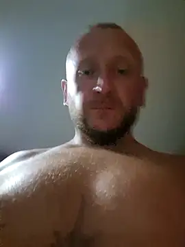 Snapshot of RomWoolf chatting on September 17, 9:39 pm RomWoolf online show from September 17, 9:39 pm