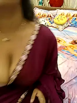 Snapshot of Divya_girl chatting on July 16, 10:07 pm Divya girl online show from July 16, 10:07 pm