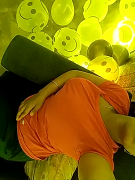 Snapshot of Divya_girl chatting on February 27, 5:58 pm Divya girl online show from February 27, 5:58 pm