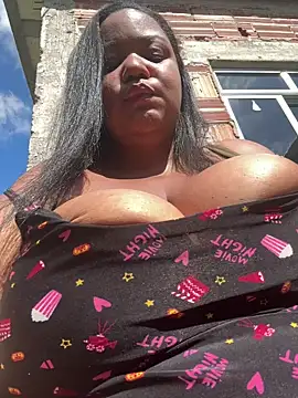 SweetLizzyBBW online show from July 31, 4:15 pm