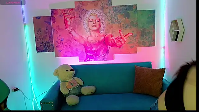 conniejames m online show from May 14, 11:35 pm