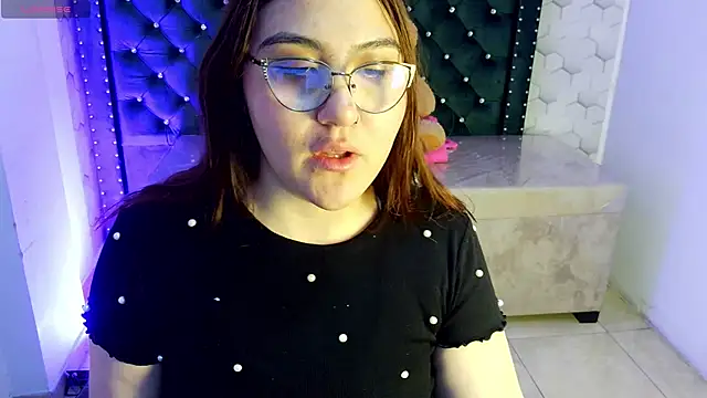 Snapshot of conniejames_m chatting on June 27, 10:54 am conniejames m online show from June 27, 10:54 am