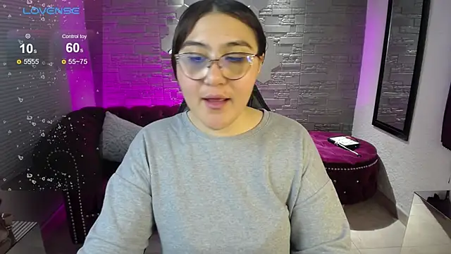 Snapshot of conniejames_m chatting on June 18, 1:05 pm conniejames m online show from June 18, 1:05 pm