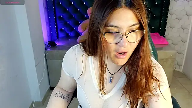 Snapshot of conniejames_m chatting on July 18, 10:46 am conniejames m online show from July 18, 10:46 am