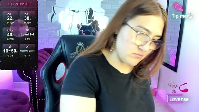 conniejames m online show from December 18, 12:31 pm