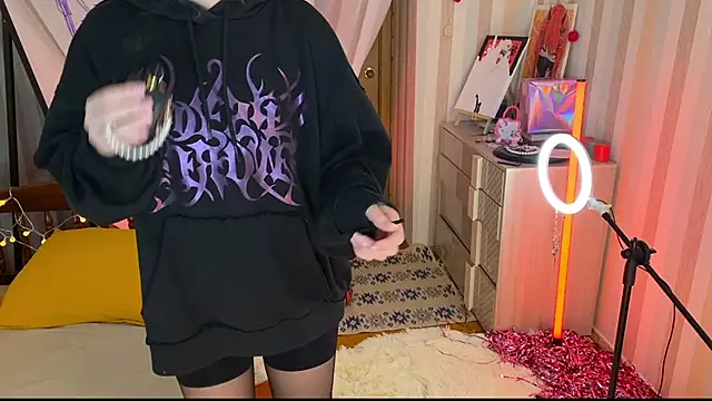 EmmyAmbros online show from February 23, 9:15 pm