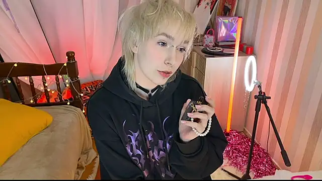 EmmyAmbros online show from March 1, 8:09 pm