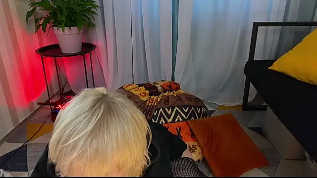 Snapshot of EmmyAmbros chatting on July 19, 2:09 am EmmyAmbros online show from July 19, 2:09 am