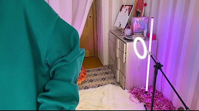 EmmyAmbros online show from February 19, 7:22 pm