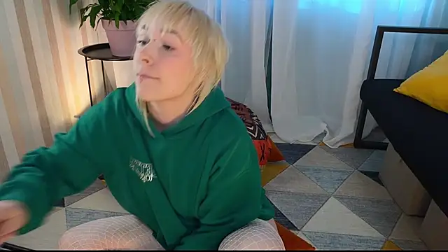 Snapshot of EmmyAmbros chatting on July 17, 3:15 am EmmyAmbros online show from July 17, 3:15 am