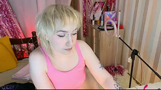 EmmyAmbros online show from February 5, 6:04 pm