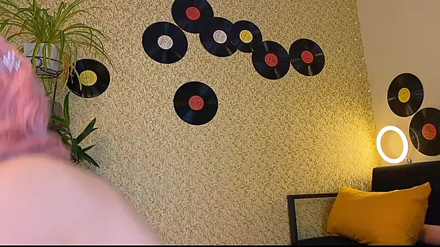 EmmyAmbros online show from November 7, 1:10 am