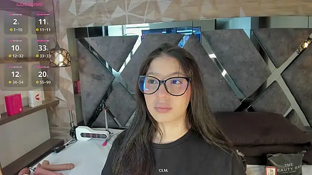 Venus velez  online show from April 10, 12:23 pm