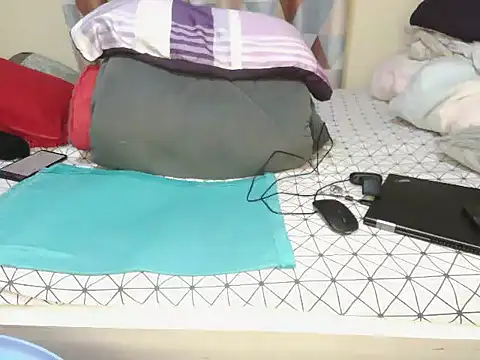 HoLy-ViRgiN online show from November 5, 4:10 pm