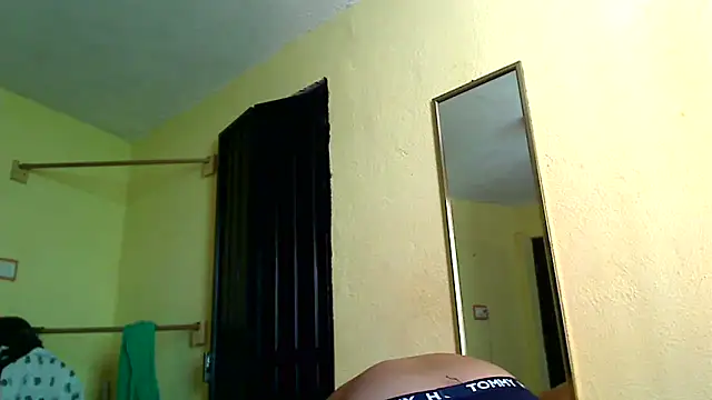Snapshot of lozter345 chatting on October 19, 6:43 pm lozter345 online show from October 19, 6:43 pm