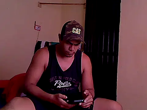 Snapshot of lozter345 chatting on September 22, 9:43 pm lozter345 online show from September 22, 9:43 pm