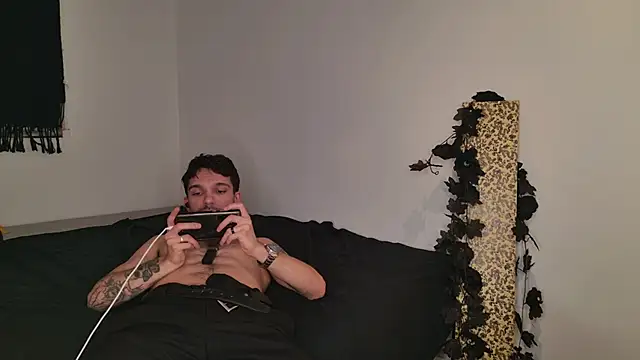 JackDesFeux online show from November 4, 8:40 am