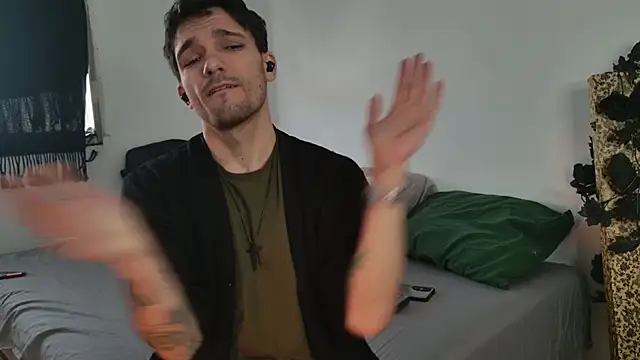 JackDesFeux online show from November 18, 4:10 pm