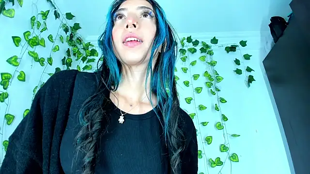 Snapshot of SaturnooStonee chatting on December 20, 5:36 am SaturnooStonee online show from December 20, 5:36 am