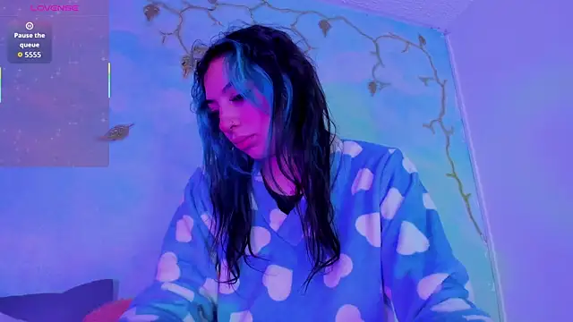 Snapshot of SaturnooStonee chatting on November 6, 8:29 am SaturnooStonee online show from November 6, 8:29 am