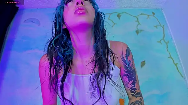 Snapshot of SaturnooStonee chatting on October 22, 6:35 am SaturnooStonee online show from October 22, 6:35 am