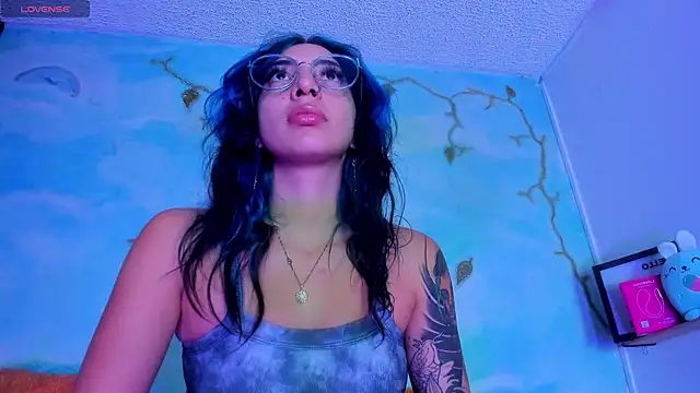 SaturnooStonee online show from April 19, 1:39 am