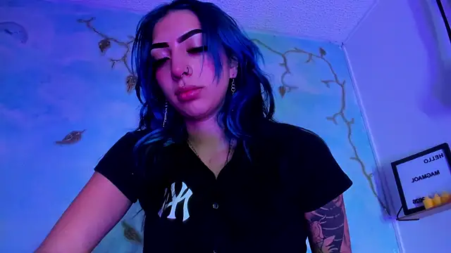 SaturnooStonee online show from April 2, 2:30 am