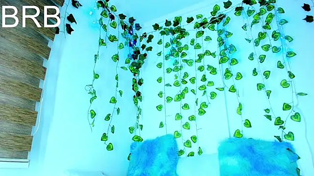 Snapshot of SaturnooStonee chatting on December 5, 6:59 am SaturnooStonee online show from December 5, 6:59 am