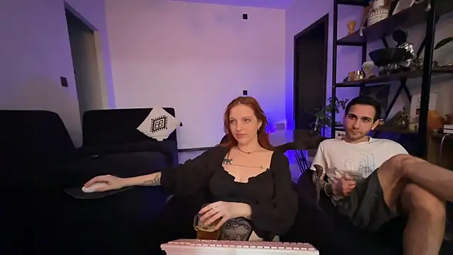 Snapshot of Chaptertoo chatting on February 9, 1:00 am Chaptertoo online show from February 9, 1:00 am