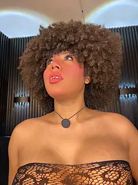 Snapshot of kendall_coxx chatting on June 22, 9:50 am kendall coxx online show from June 22, 9:50 am