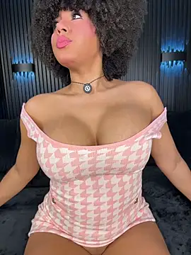 Snapshot of kendall_coxx chatting on July 6, 3:03 pm kendall coxx online show from July 6, 3:03 pm