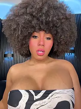 Snapshot of kendall_coxx chatting on June 6, 5:01 am kendall coxx online show from June 6, 5:01 am