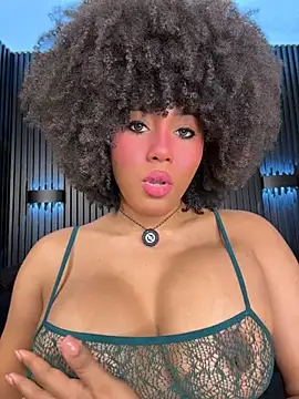 Snapshot of kendall_coxx chatting on July 8, 11:55 am kendall coxx online show from July 8, 11:55 am
