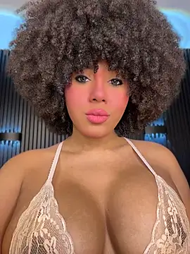 Snapshot of kendall_coxx chatting on June 17, 9:30 am kendall coxx online show from June 17, 9:30 am
