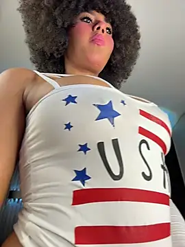 Snapshot of kendall_coxx chatting on July 4, 2:32 pm kendall coxx online show from July 4, 2:32 pm