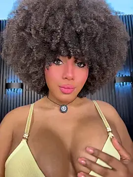 Snapshot of kendall_coxx chatting on July 10, 4:45 am kendall coxx online show from July 10, 4:45 am