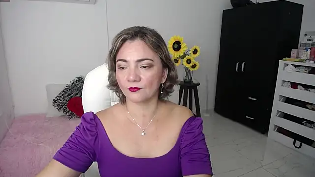 Snapshot of ana_milf chatting on February 21, 11:22 am ana milf online show from February 21, 11:22 am