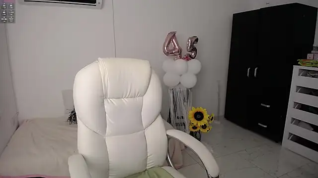 Snapshot of ana_milf chatting on January 26, 1:04 pm ana milf online show from January 26, 1:04 pm