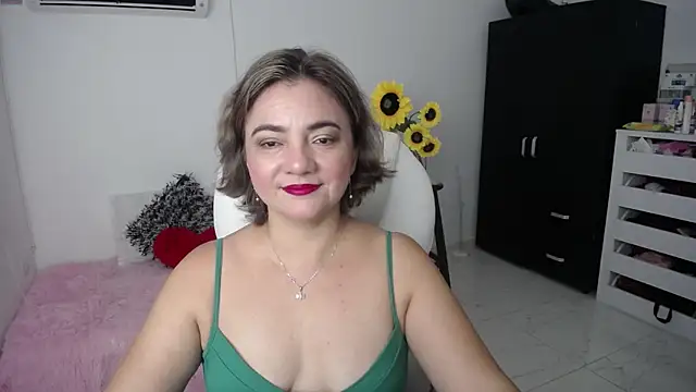 Snapshot of ana_milf chatting on February 20, 11:53 am ana milf online show from February 20, 11:53 am