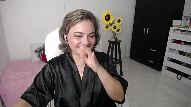 Snapshot of ana_milf chatting on February 22, 10:51 am ana milf online show from February 22, 10:51 am