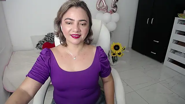 Snapshot of ana_milf chatting on January 28, 11:17 am ana milf online show from January 28, 11:17 am