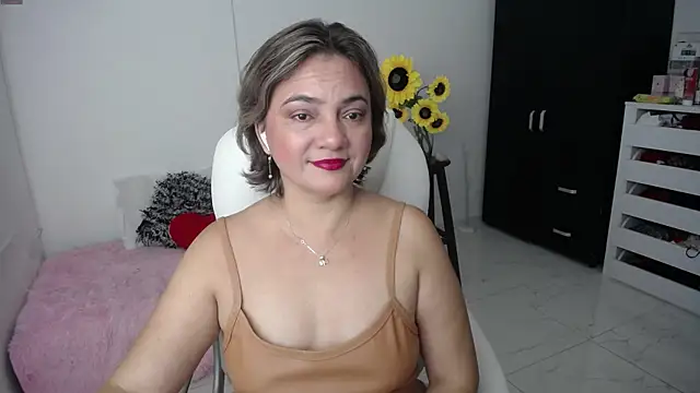 Snapshot of ana_milf chatting on February 17, 11:34 am ana milf online show from February 17, 11:34 am