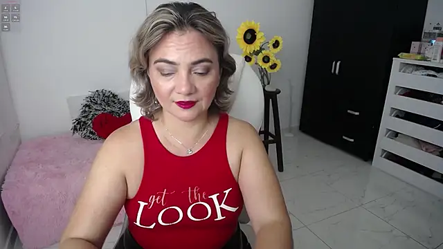 Snapshot of ana_milf chatting on February 14, 11:10 am ana milf online show from February 14, 11:10 am
