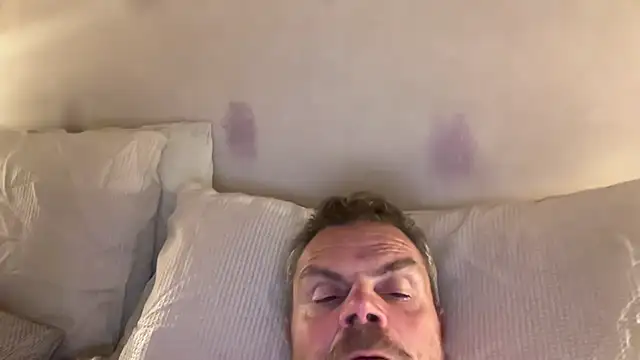 Snapshot of toptugger chatting on October 3, 7:04 pm toptugger online show from October 3, 7:04 pm