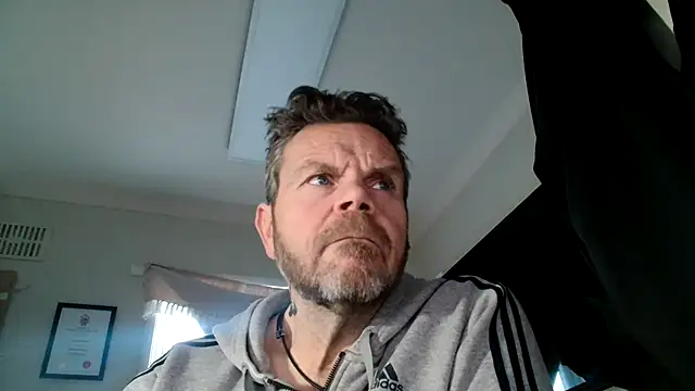 Snapshot of toptugger chatting on February 14, 7:59 am toptugger online show from February 14, 7:59 am