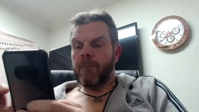 Snapshot of toptugger chatting on January 24, 5:00 pm toptugger online show from January 24, 5:00 pm