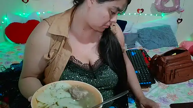 Snapshot of celestehot707rs chatting on June 10, 11:17 pm celestehot707rs online show from June 10, 11:17 pm