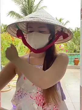 Snapshot of BabyThree_ chatting on October 23, 7:40 am BabyThree online show from October 23, 7:40 am