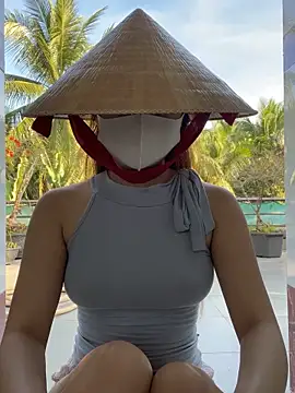 BabyThree  online show from December 18, 8:30 am