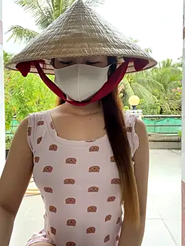 Snapshot of BabyThree_ chatting on November 20, 7:42 am BabyThree online show from November 20, 7:42 am